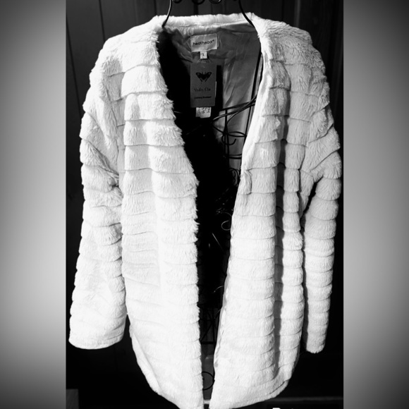 Women's Winter Collarless Faux Fur Coat light grey size Large.New with tags. - Picture 2 of 6